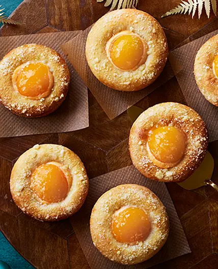 Hermine's Apricot Custard Crumble Buns