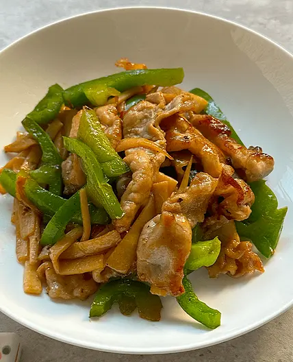 Chinjao Rosu (チンジャオロース : Beef and Green Pepper Stir-Fry)