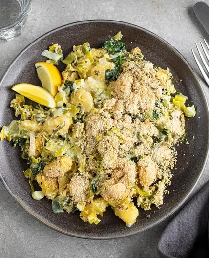 Leek and gnocchi crumble