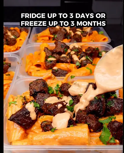 HIGH PROTEIN MEAL PREP GARLIC BUTTER STEAK & CAJUN PASTA