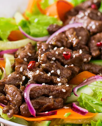 KETO bife con ensalada de hojas verdes