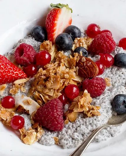 Chia-Kokos-Pudding mit Beeren