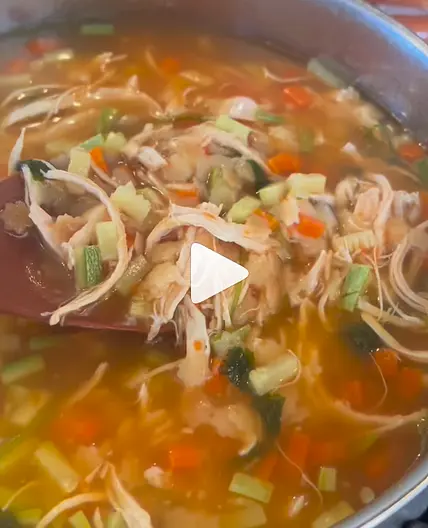 Sopita de fideo con pollo