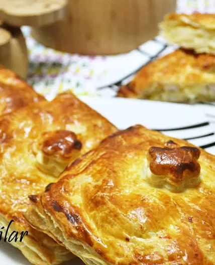 Empanada de pollo y piña