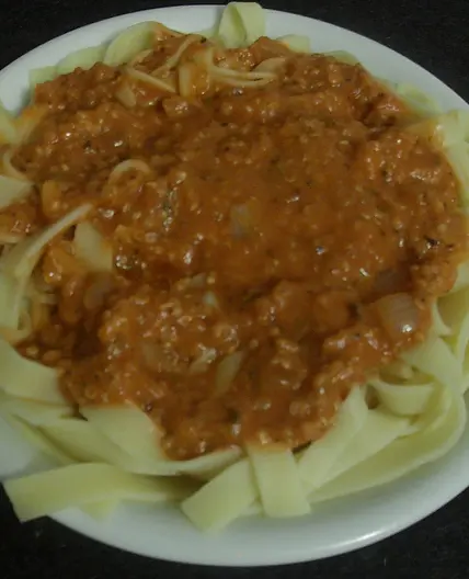 Cremig-würzige Tomatensauße für Nudeln