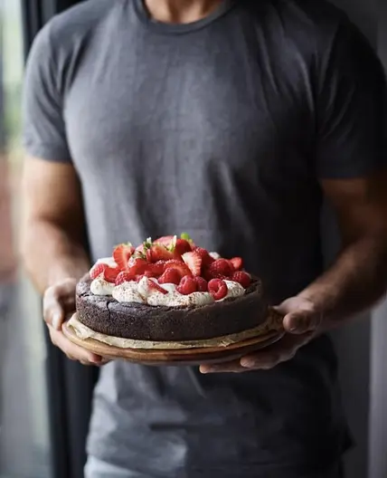 Joe Wicks Fudgy choc cake