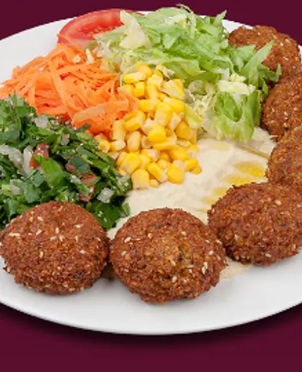 Falafel mit Gemüse und Dip