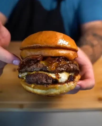 Smashed Beef burgers with Onion jam and crispy onions topping