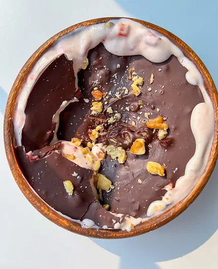 Snickers yoghurt bowl