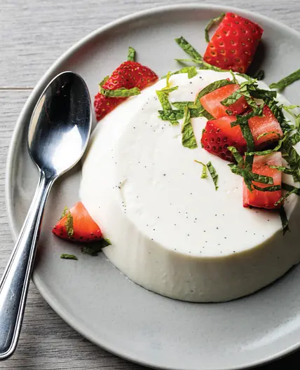 Vanilla Bean Panna Cotta with Strawberries