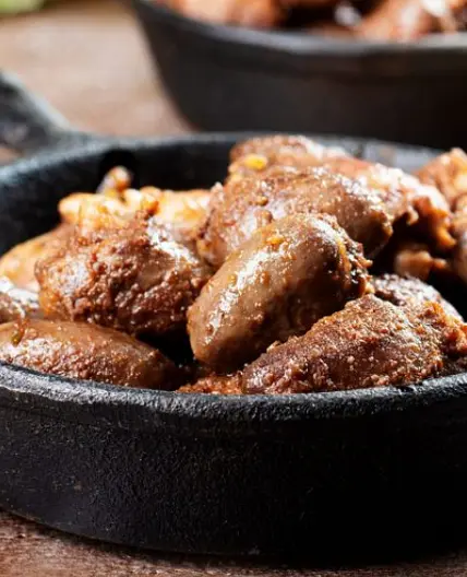 Куриные сердечки, жаренные с луком