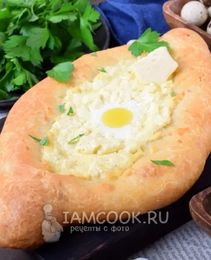 Хачапури по-аджарски с творогом и сыром