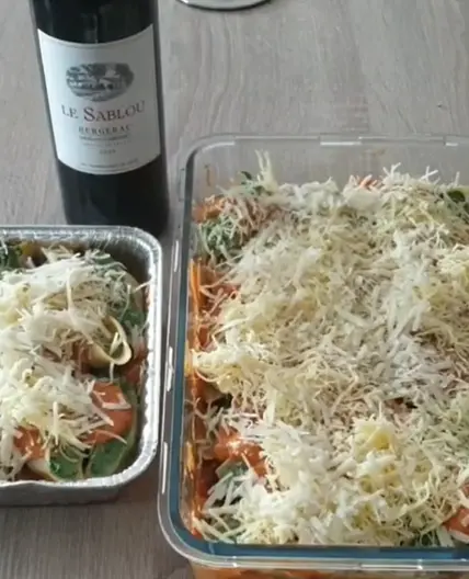 Conchiglioni ricotta épinards sauce poivronnade