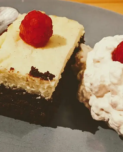 Himbeer-Käsekuchen-Brownies