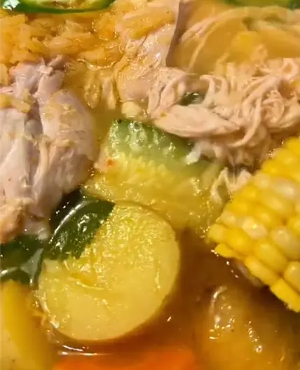 Caldo de Pollo