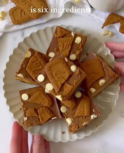 Biscoff caramel slice