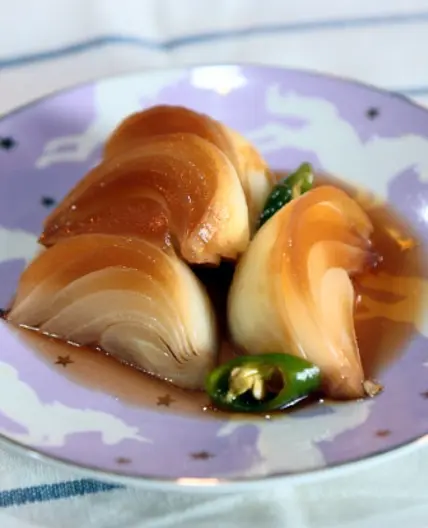양파 장아찌 구워서 만드세요. 식감이 아주 예술입니다.