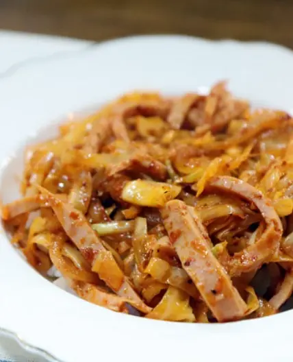 간편하게 먹을 수 있는 짭조름한 맛이 일품 스팸 양배추 덮밥