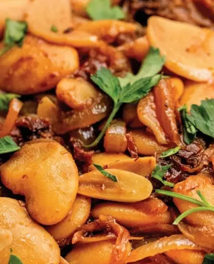CARAMELIZED ONION BUTTER BEANS