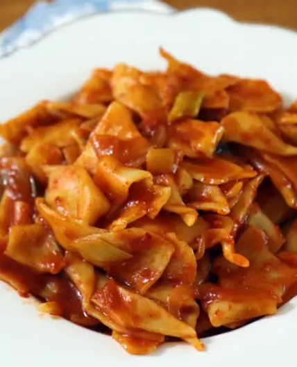 쫄깃하고 매콤한 감자수제비 떡볶이