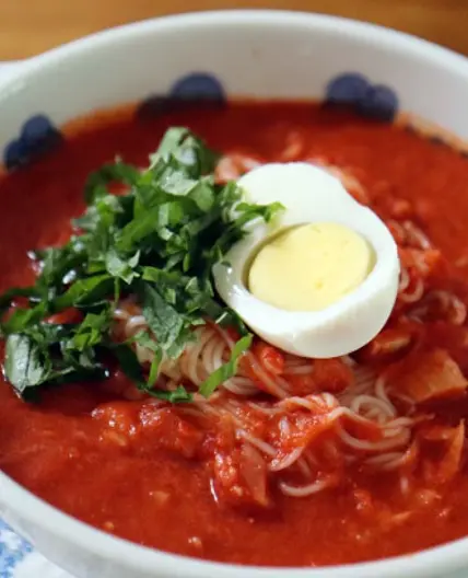 토마토로 건강한 국수 만들어 보세요.