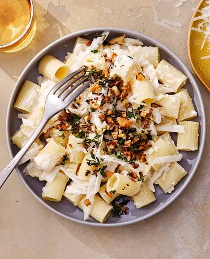Rigatoni met romige pastinaaksaus