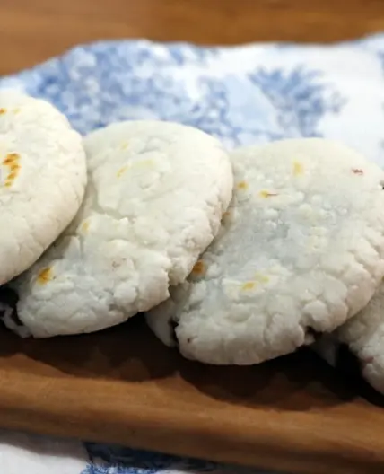찹쌀가루 구워서 찰떡 만들어 보세요.