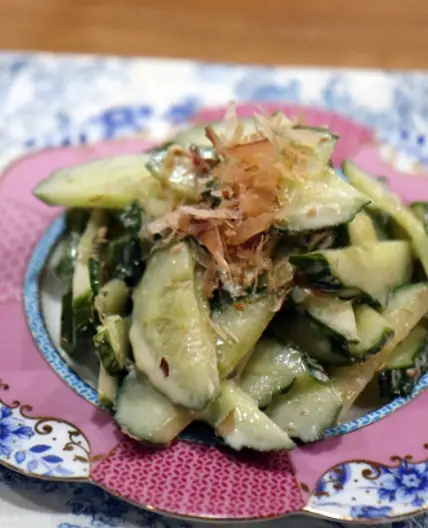 오이무침에 이거 넣어 보세요. 맛이 달라집니다.