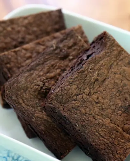 꾸덕꾸덕한 맛있는 흑임자 브라우니 어떠세요?