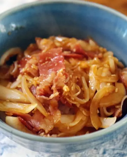 베이컨덮밥 간단한 한 그릇 요리로 좋아요.