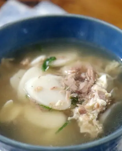 육수 고기 없는 감칠맛가득 참치떡국