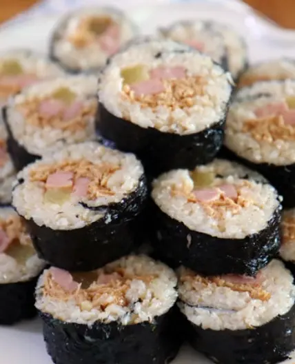 스팸과 유부 넣어 만드는 한 끼 든든한 스팸유부김밥