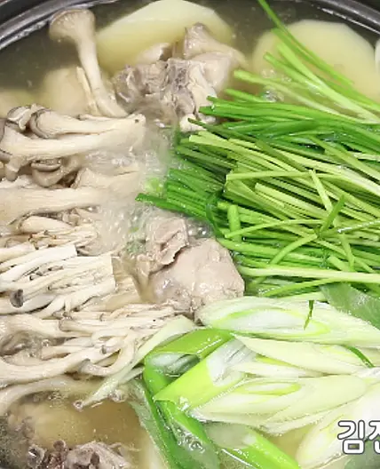 국물맛이 끝내주는 몸보신요리 닭탕 레시피