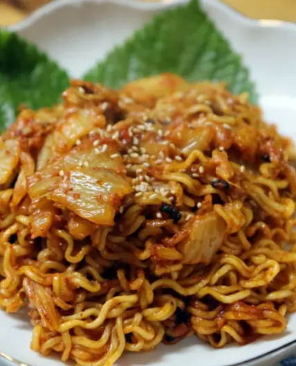 간단하고 맛있는 볶음라면 레시피