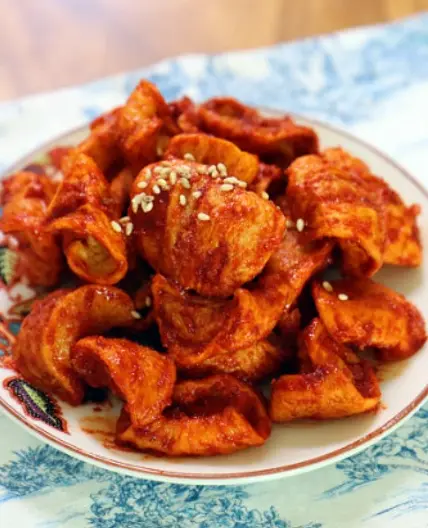 감말랭이 무쳐 보세요. 새콤달콤 너무 맛있어요.