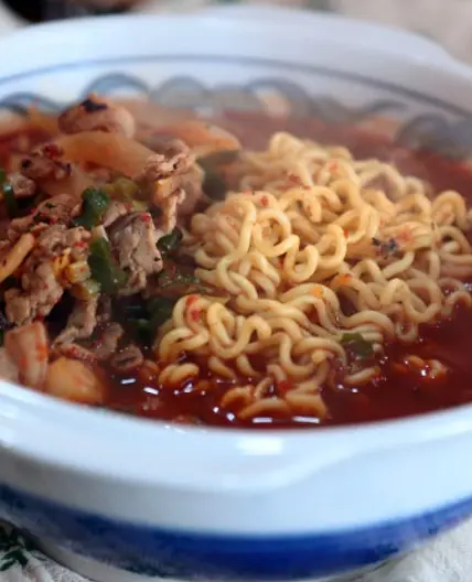 해장하기 좋은 매콤한 하고 진한 오돌뼈 라면