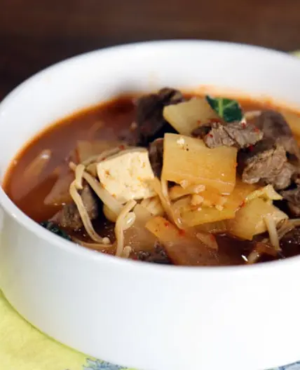 추운 날씨에 어울리는 소찌개 소고기 국거리 활용하세요.