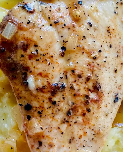 Курица в медово-горчичном соусе с пюре