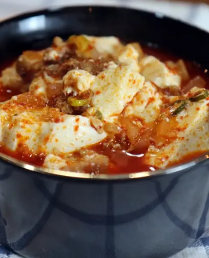 순두부에 우삼겹을 넣어 보세요. 더 맛있어집니다.