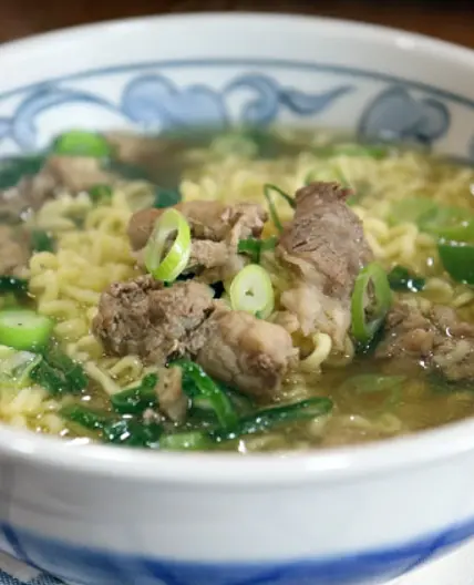 간장 넣고 끓이는 심플하지만 깔끔한 소유라멘
