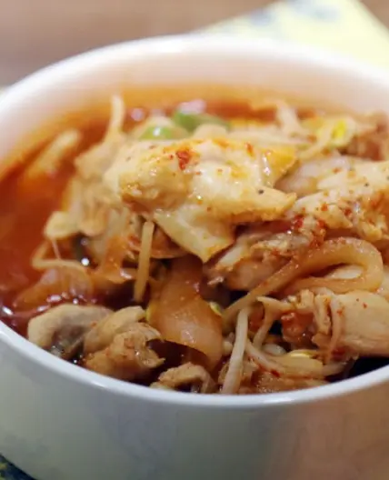 국밥보다 중독성 강한 국물 닭갈비