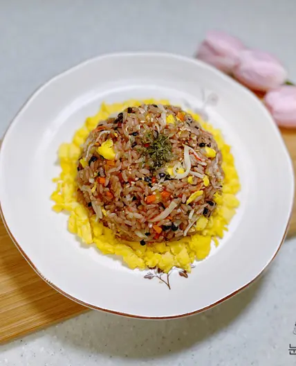 굴소스로 볶아 더 맛있는 게살볶음밥 만드는 법