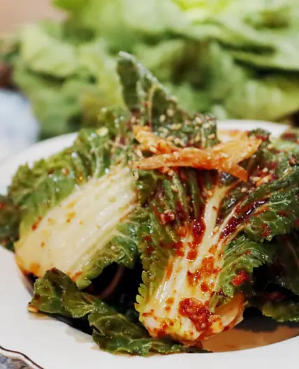봄동 겉절이 아삭아삭 너무 맛있어요.