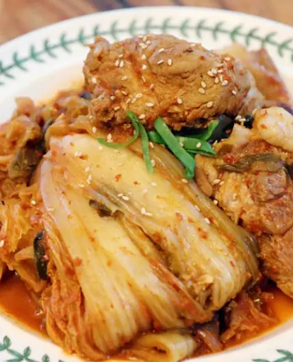 간단하지만 맛있는 무수분 돼지고기 김치찜