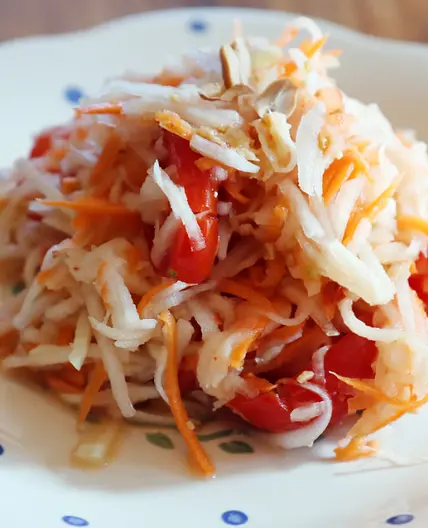 아삭아삭 맛있는 콜라비 쏨땀