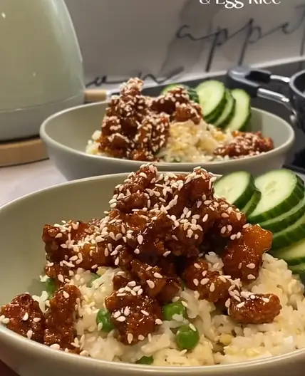 Sticky chicken and egg rice