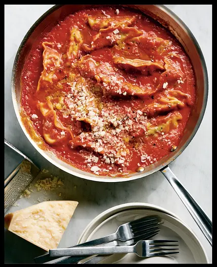 Pot stickers in tomato sauce