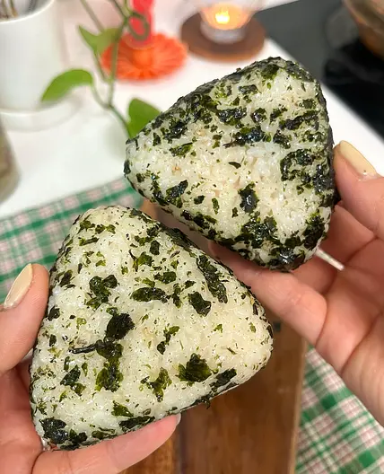 Easy & Delicious Tuna Onigiri