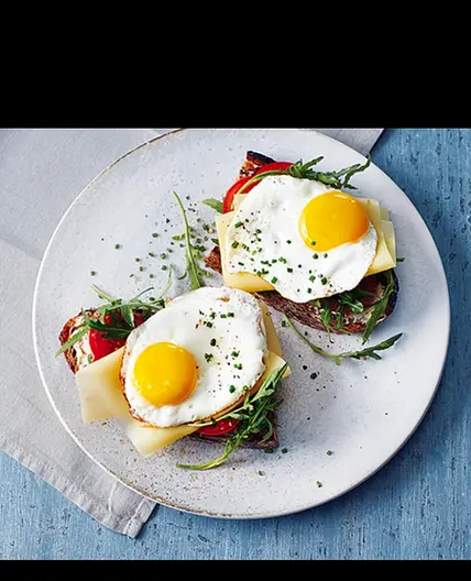 Italienisches Spiegelei mit Käse