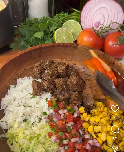 Steak fajita bowls